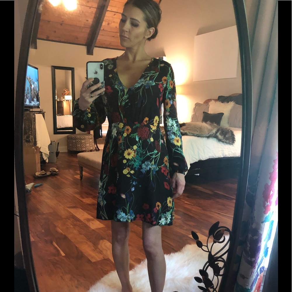 🖤sold🖤 ALICE + OLIVIA Floral Dress Long Sleeve